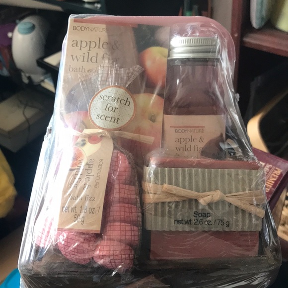 Pamper set - Picture 1 of 3